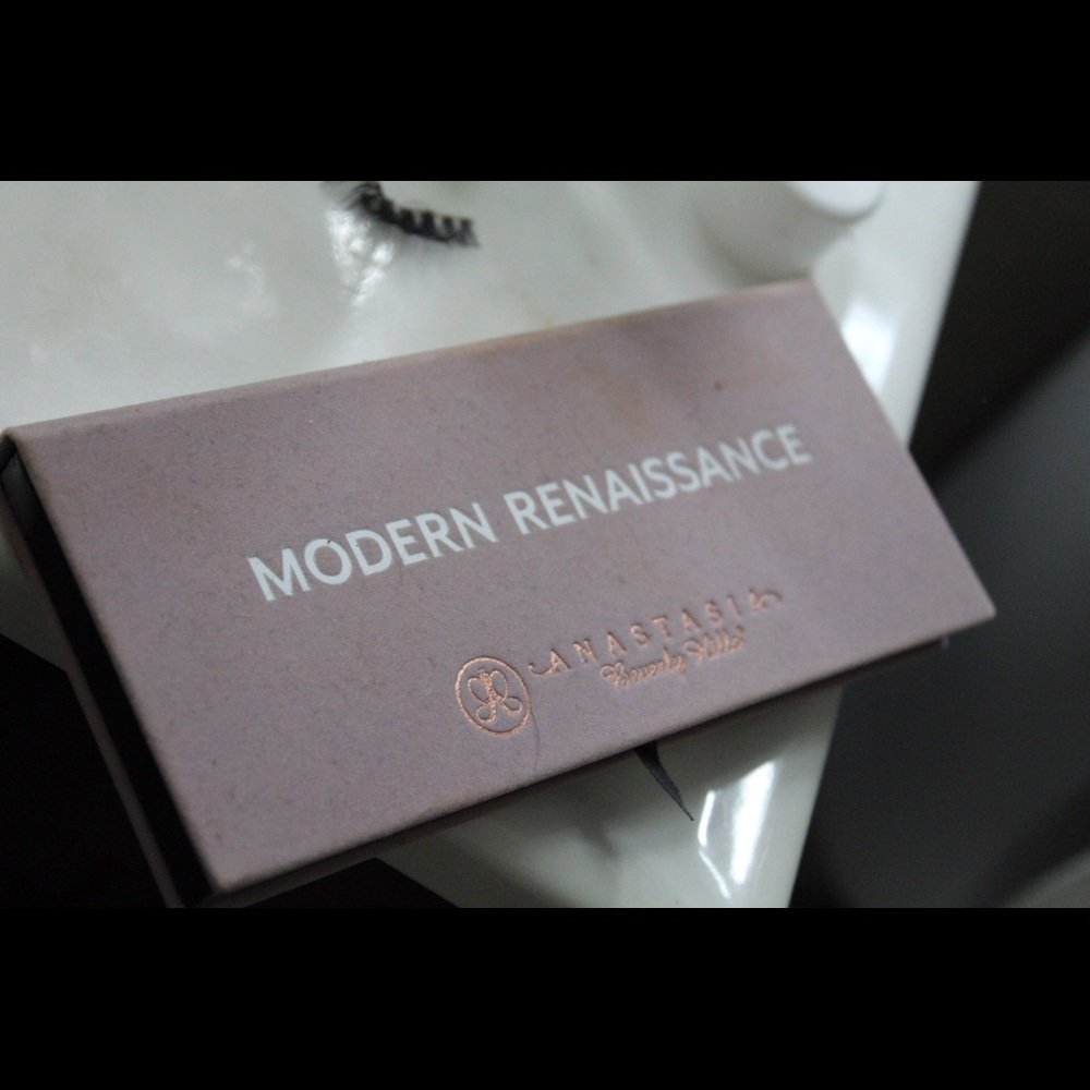 Modern renaissance eye shadow palette
